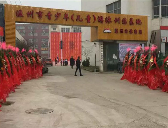 別墅泳池選擇什么樣的設備及裝修風(fēng)格
